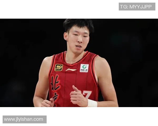 周琦在CBA比赛中发挥出色，被赞为最有潜力球员之一