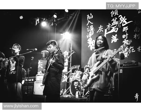 ZEM明凯指挥的音乐旅程探索与创作背后的故事与启示 ZEM明凯指挥的音乐旅程探索与创作背后的故事与启示