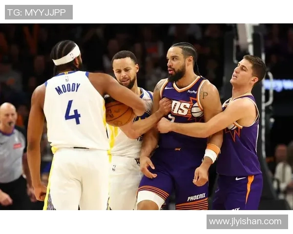 勇士逆转太阳晋级西部决赛，库里41分成最大功臣