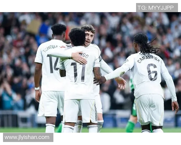 西甲强队皇家贝蒂斯官方宣布签下新秀中卫,未来防线再添新星 西甲强队皇家贝蒂斯官方宣布签下新秀中卫,未来防线再添新星